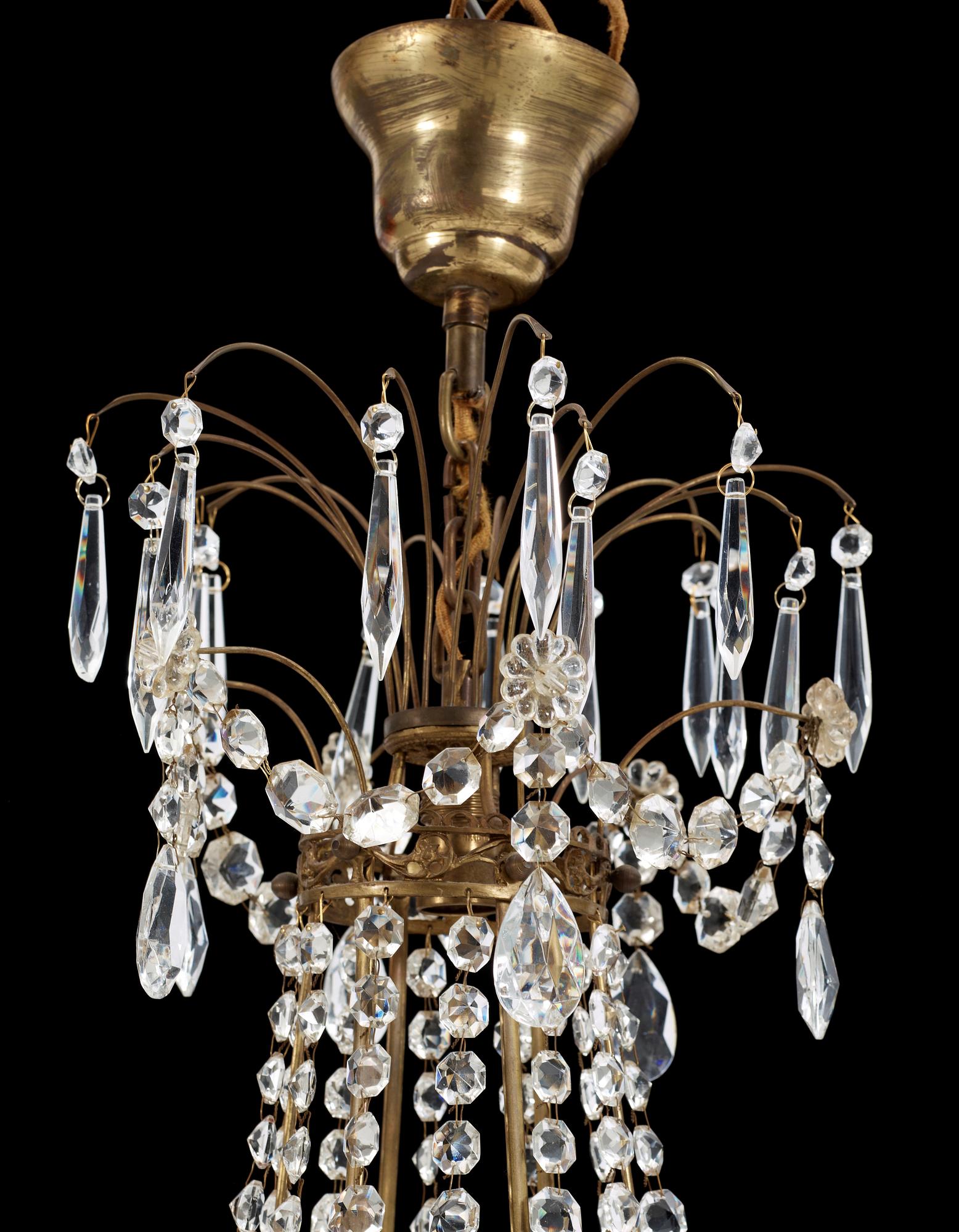 LJUSKRONA, gustaviansk stil,1900-talets första hälft. Höjd ca 67 cm.