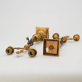 KANDELABRAR, för två ljus, ett par. Empire, 1800-talets början.