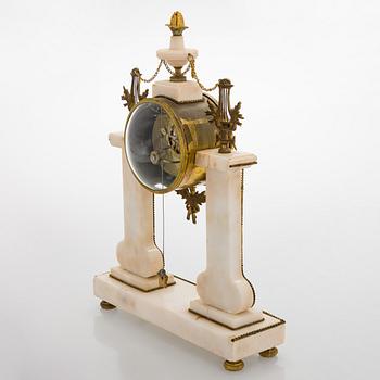 Mantle clock, marble, gilt metal, Aubert L´ne, Paris.