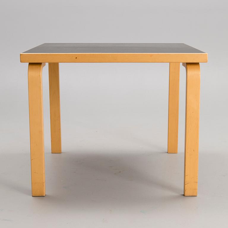 ALVAR AALTO, bord, modell 81C, Artek, 1900-talets slut.