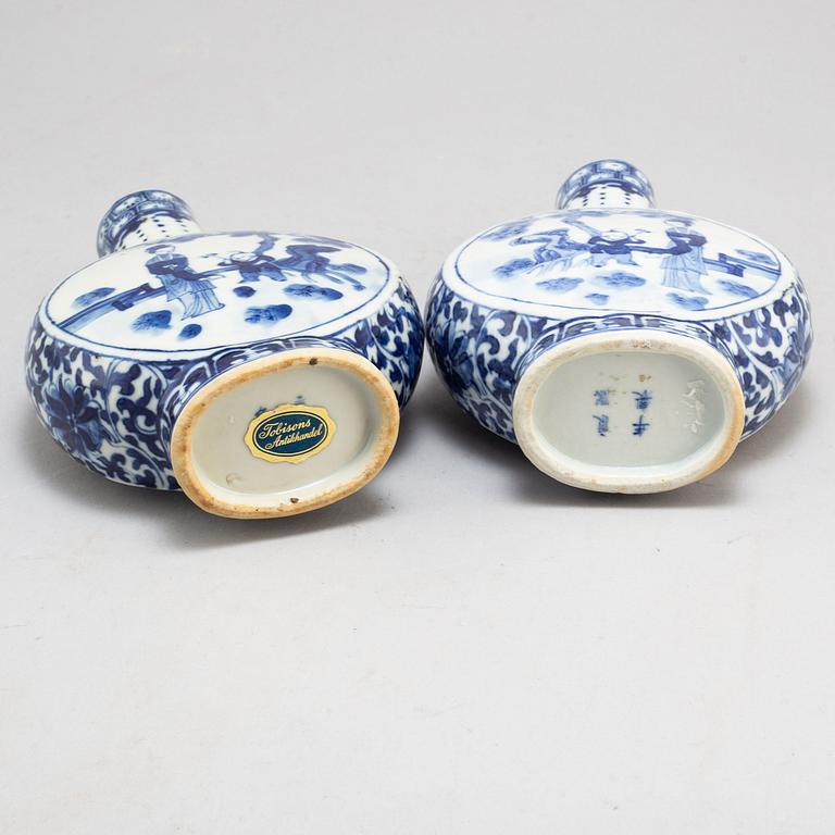 Two blue and white porcelain moon flask, Qing dynasty, Guangxu (1875-1908).