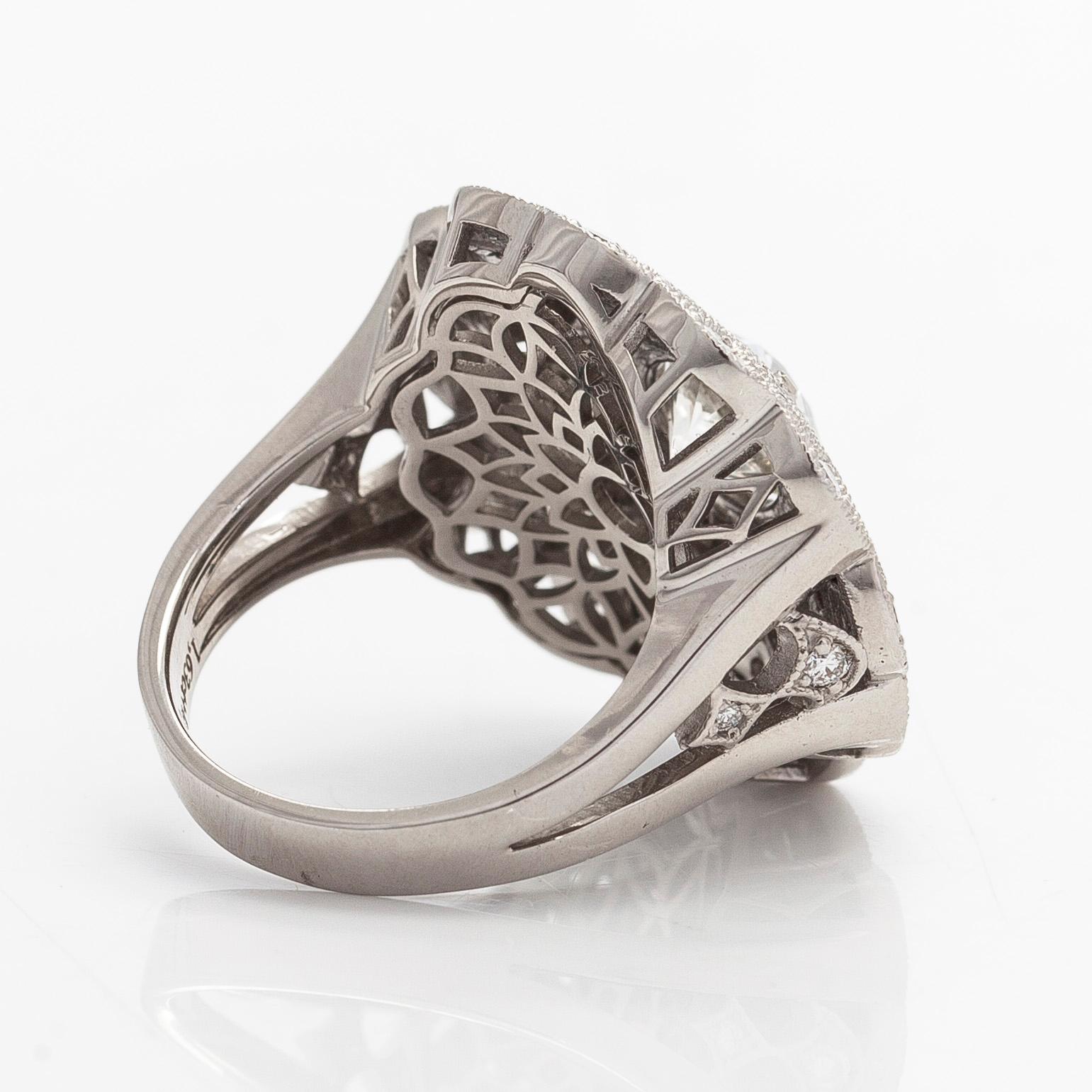 Sormus, briljanttihiotut timantit, keskitimantti 1,63 ct, 18K valkokultaa.