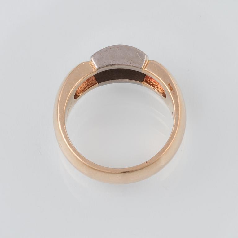 RING, 18K guld med briljantslipade dimanter 0.20 ct, utländska stämplar. Vikt 4,3 gram.