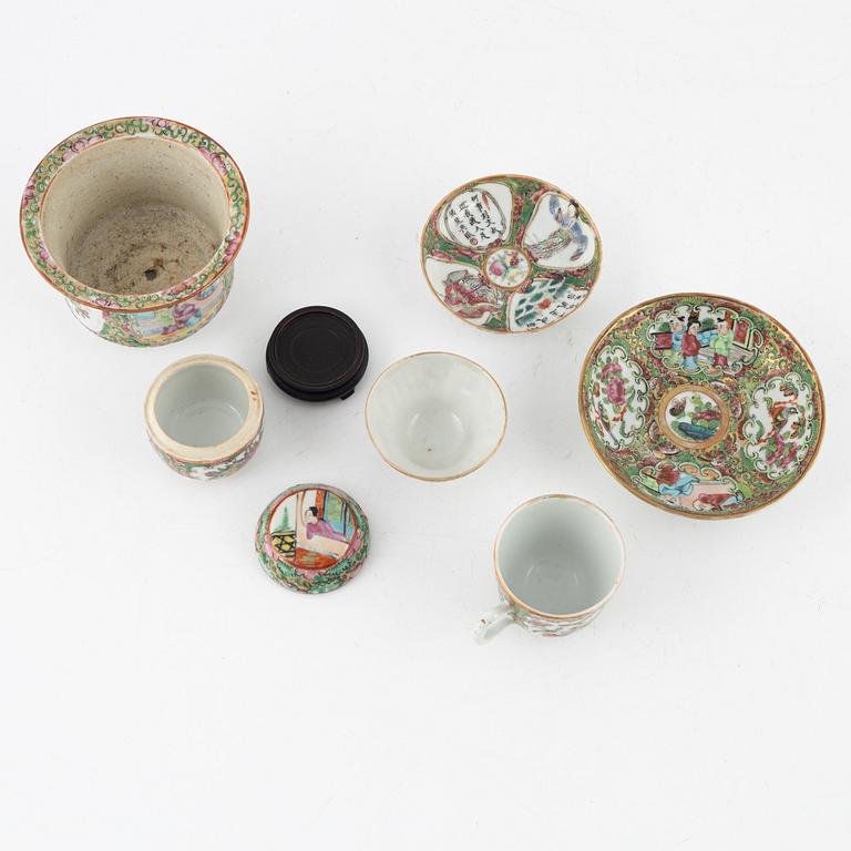 13 Chinese porcelain pieces, 19th/20th century.