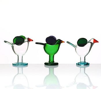 Oiva Toikka, a set of three free-blown glass sculptures "Sieppo / Flycatcher", Nuutajärvi Notsjö, Finland.