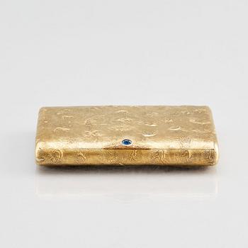 Etui, samorodok-teknik, guld 14K och safir, sannolikt av Alexander Lyubavin, S:t Petersburg 1908-1917.