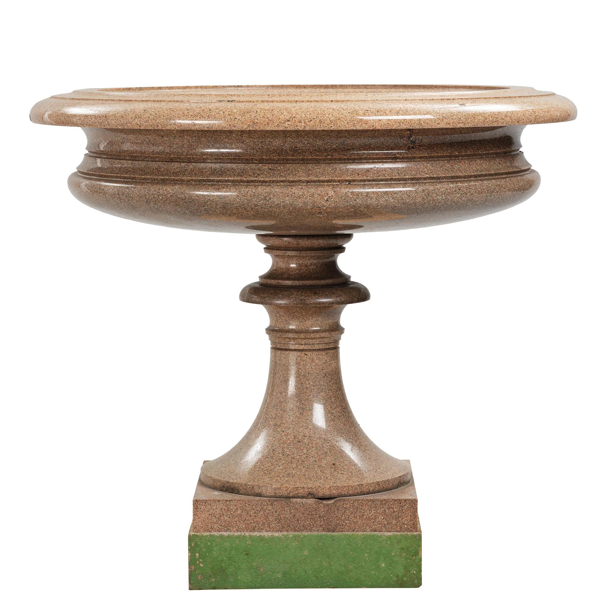 A massive Gardenurn, red Bohus granite, made circa 1905. Empire style.