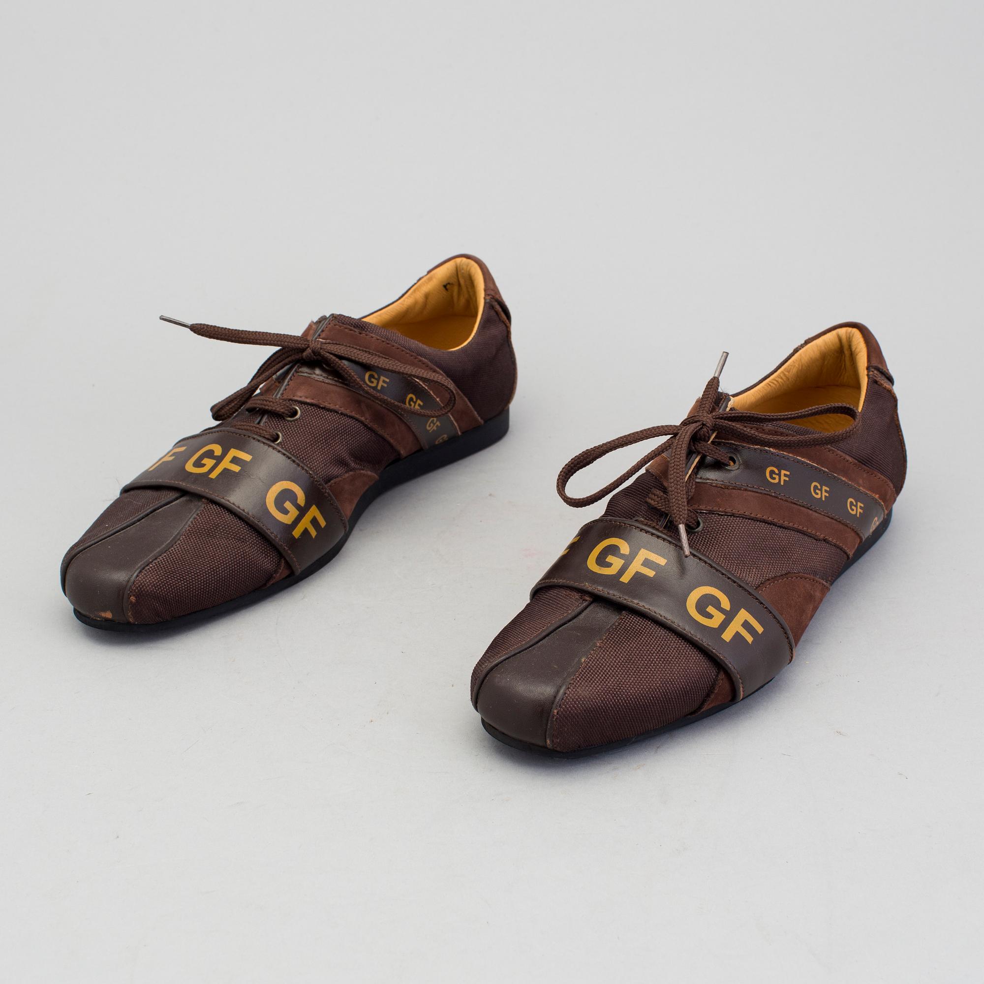 a pair of sneakers by Gianfranco Ferre. - Bukowskis