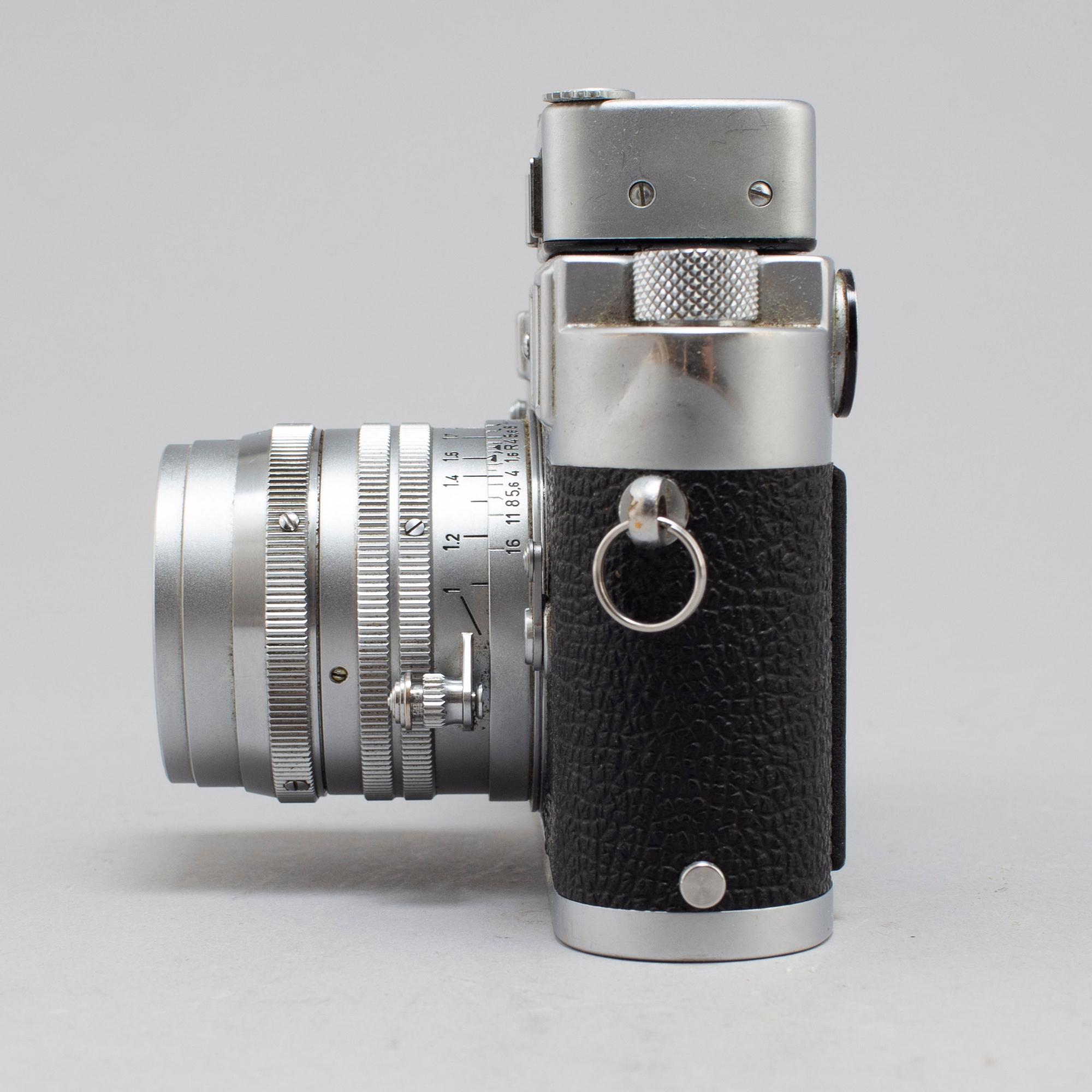 A Leica M3 camera, with objective Summarit 1:15, numbered 1527210.