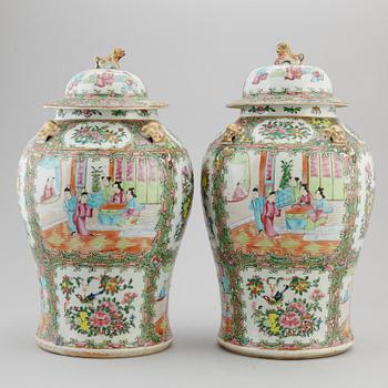 A pair of large canton famille rose vases with covers, Qing dynasty, late 19th century.