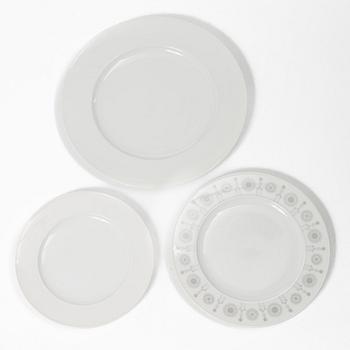 Tapio Wirkkala, A dinner service, 81 pieces, porcelain, “Variation”, Rosenthal Studio-line, designed in 1962.