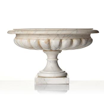 An Italian carrara marble tazza, 19th century.