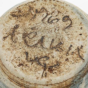 Raija Tuumi, malja, kivitavaraa, signeerattu RT ARABIA 1969.