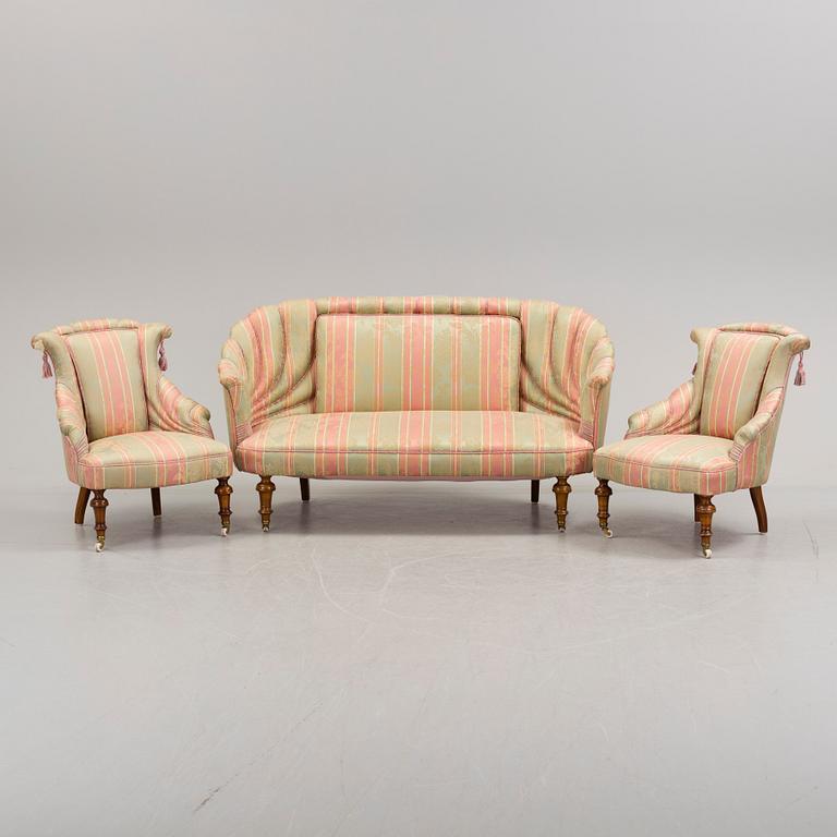 SOFFA OCH FÅTÖLJER ett par, omkring år 1900.