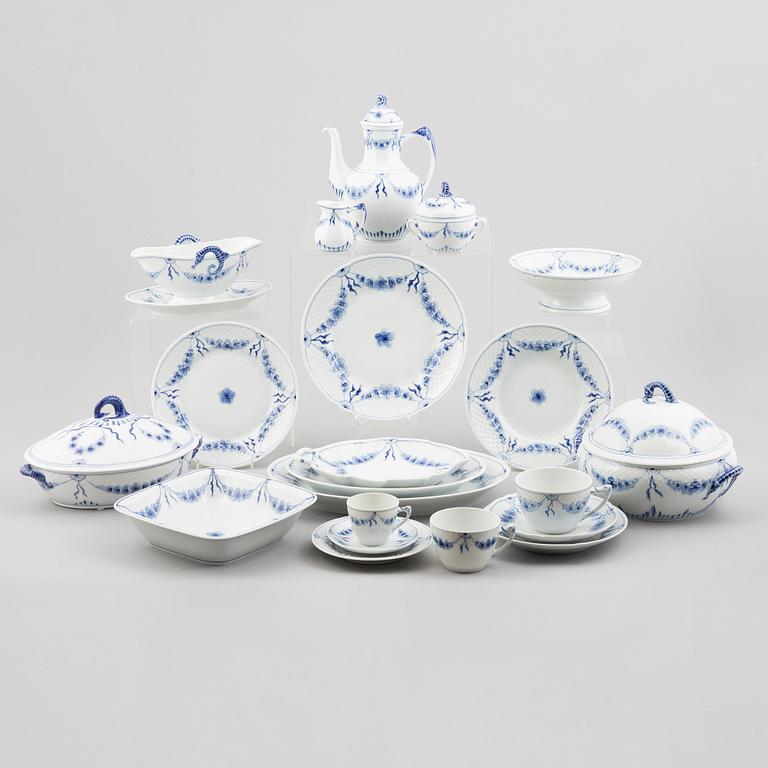 Harriet Bing, a 50-piece porcelain dinner and coffee service, "Empire", Bing & Grøndahl, Danmark.