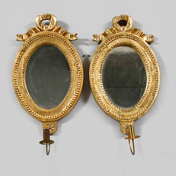SPEGELLAMPETTER, ett par, gustaviansk stil, sent 1900-tal.