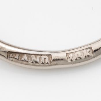 Ring, Mandelstam, 18K white gold with sapphires and brilliant-cut diamonds.