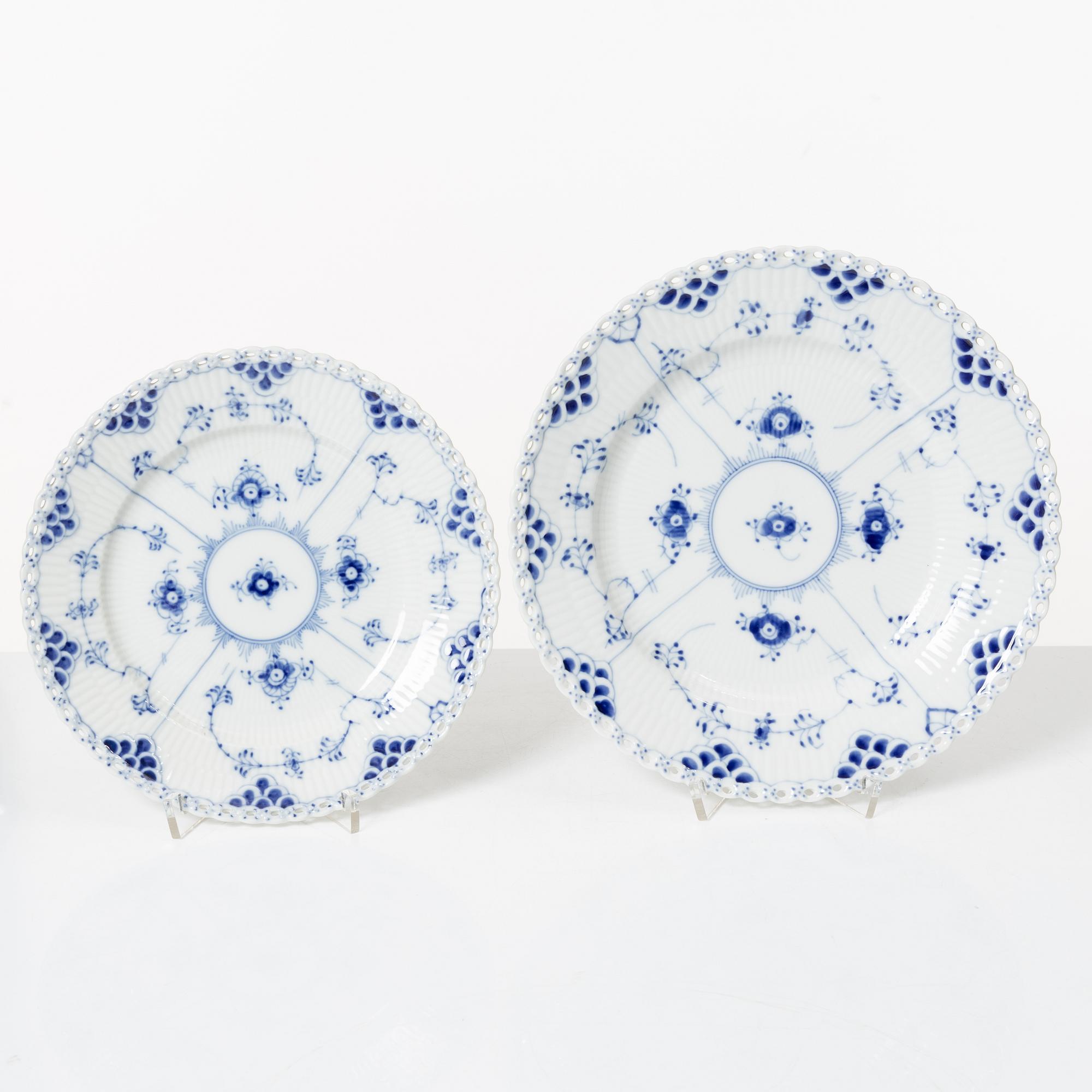 Royal Copenhagen, tallrikar, 32 st, "Musselmalet Helblonde", Danmark.