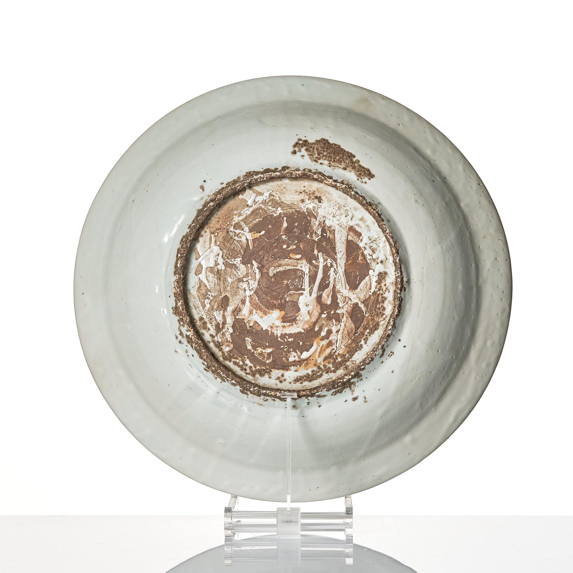 A large Swatow dish, Ming dynasty, circa 1600.