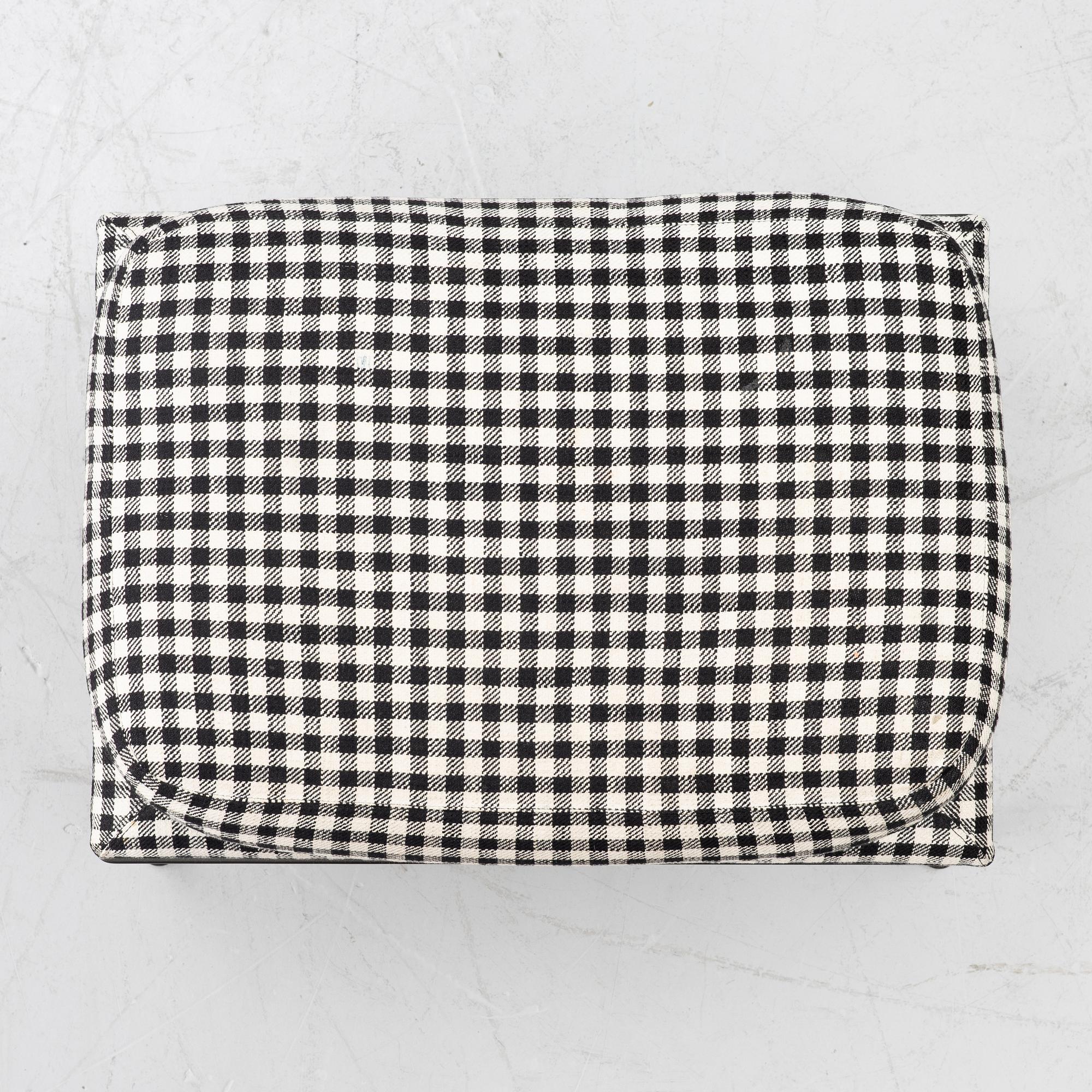 Antonio Citterio, a footstool/ottoman, Mirto/B&B Italia, Italy, contemporary.