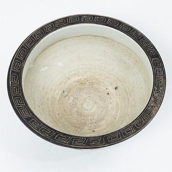 A blue and white censer/flower pot, late Qing dynasty/early 20th century.