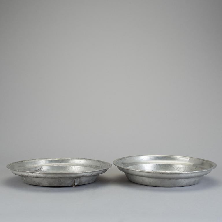 SKÅLFAT, 2 st, tenn, otydliga stämplar, bland annat Nyköping, 1800-tal.