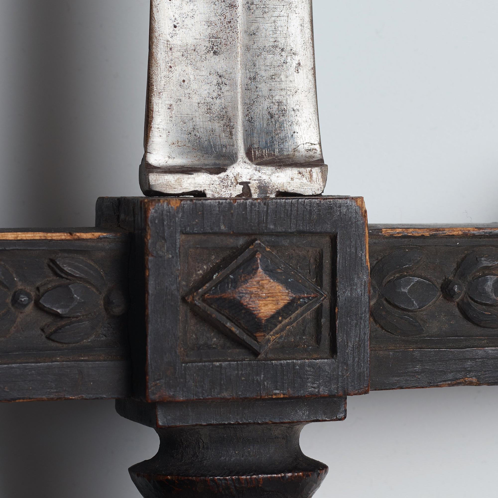 SVÄRD, med svensk klinga m/1773 avsedd för det tunga kavalleriets pallascher. Senare fäste från 1800-talet.