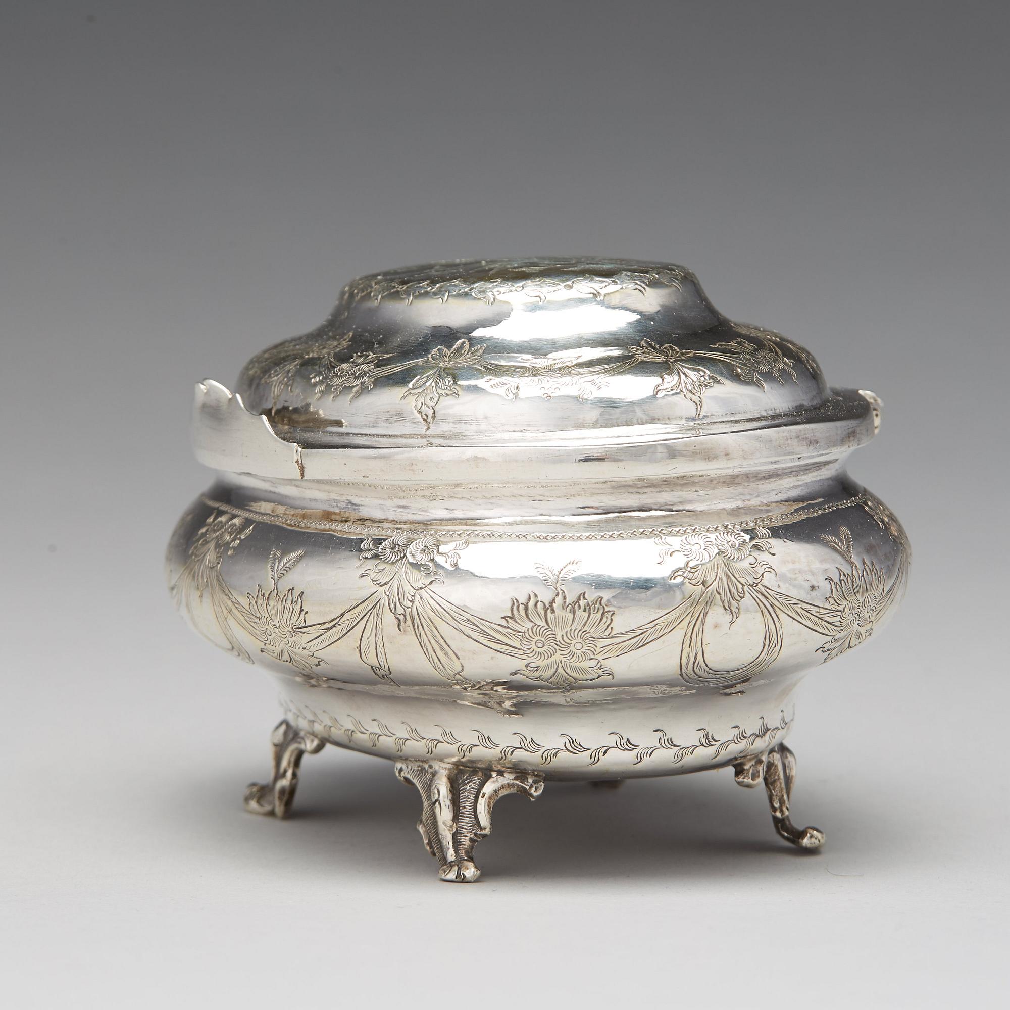 A Russian early 19th century parcel-gilt silver sugar-box, mark of Jakow Witalijew, Moscow 1803.