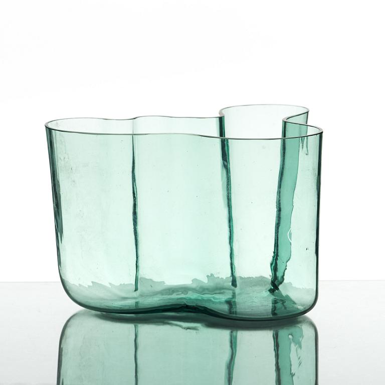 Alvar Aalto, a green tinted glass vase, Karhula, Finland ca 1937-49, model 9750.