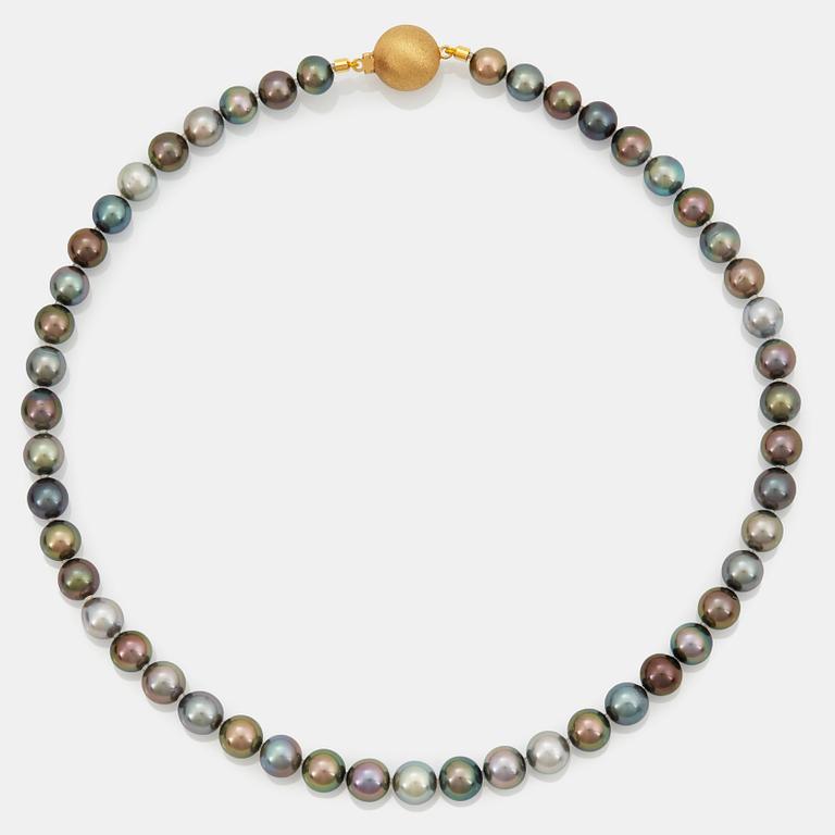 A Tahitian cultured pearl necklace.