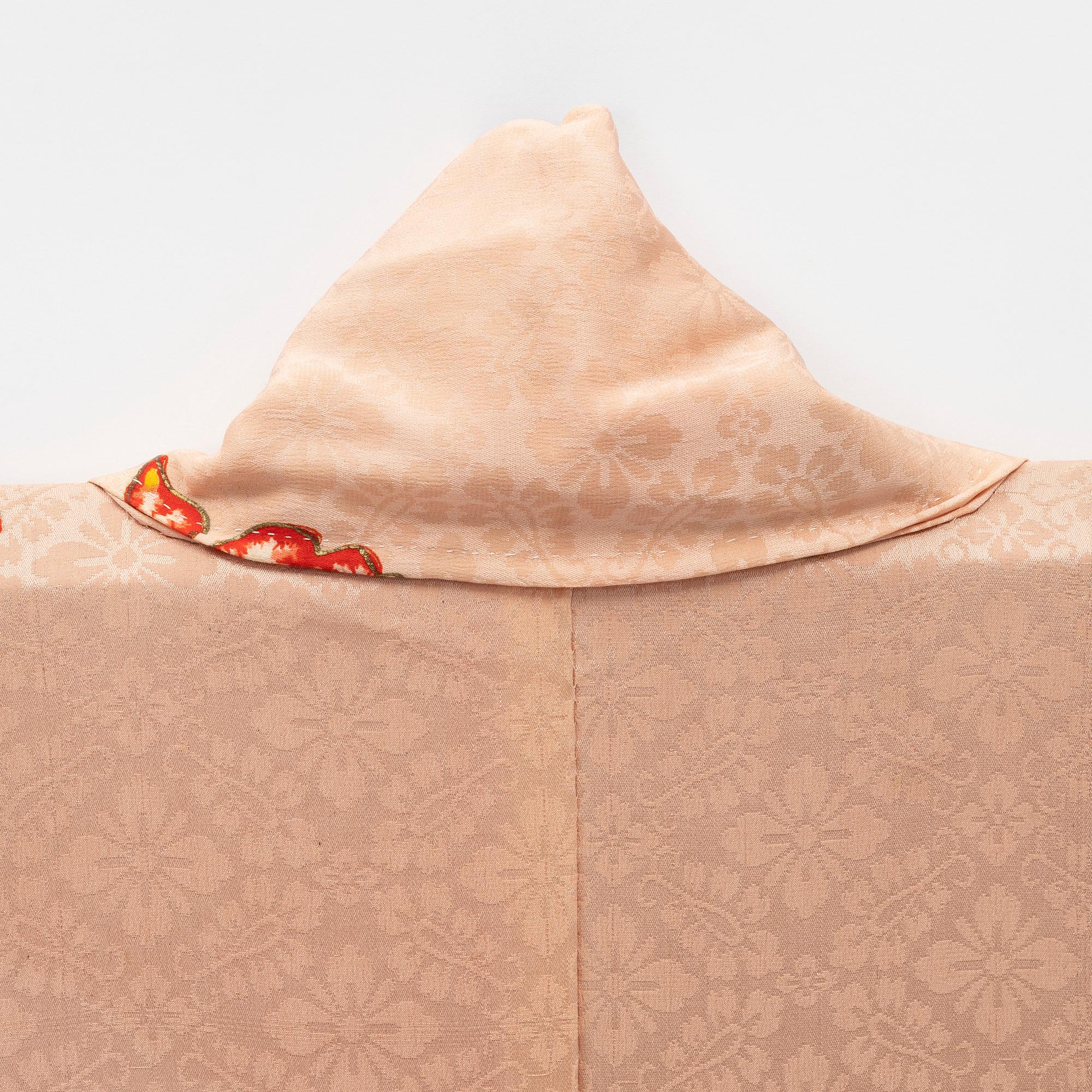 A Japanese silk kimono, 20th Century.
