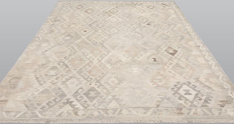 A Kilim carpet, c. 292 x 197 cm.