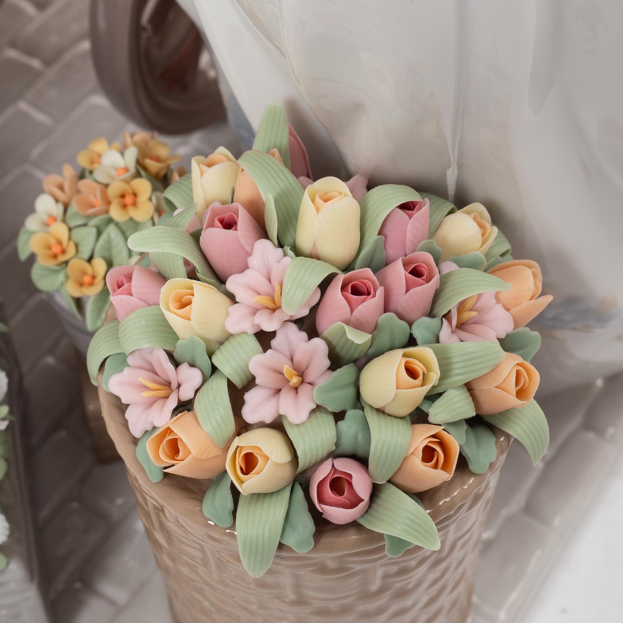 Miguel Angel Santaeulalia, figurin, "Flowers for everyone", Lladró, Spanien.