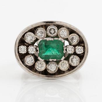 Ring, 18K white gold with an emerald-cut emerald and brilliant-cut diamonds.