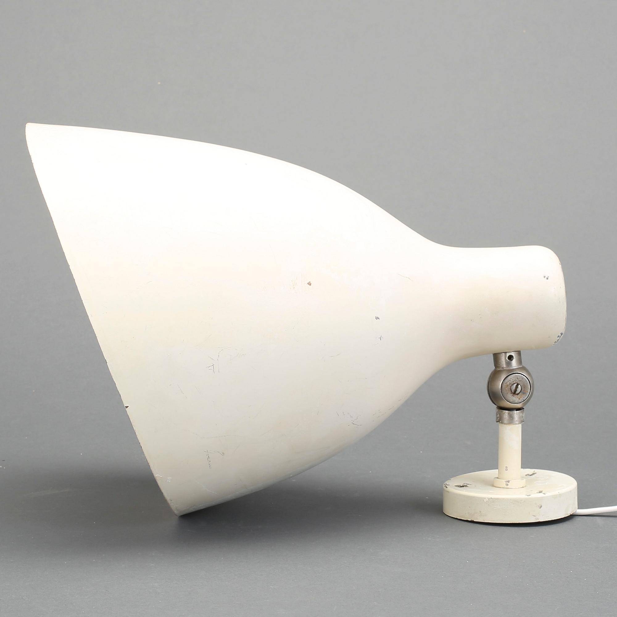 VÄGGLAMPA, enligt uppgift Gunnar Asplund. Sannolikt 1930-talets slut.