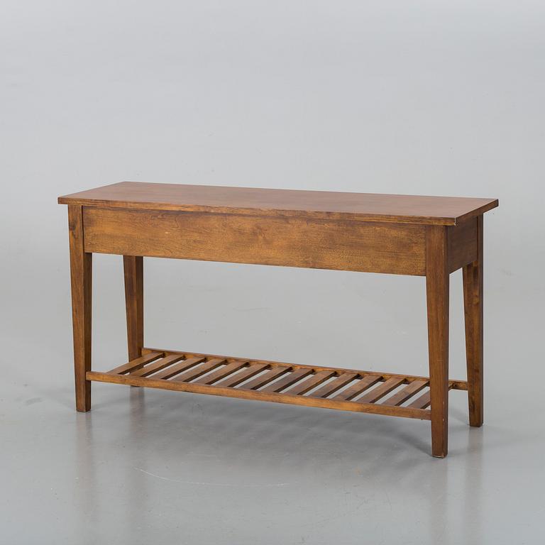 SIDEBOARD modern tillverkning.