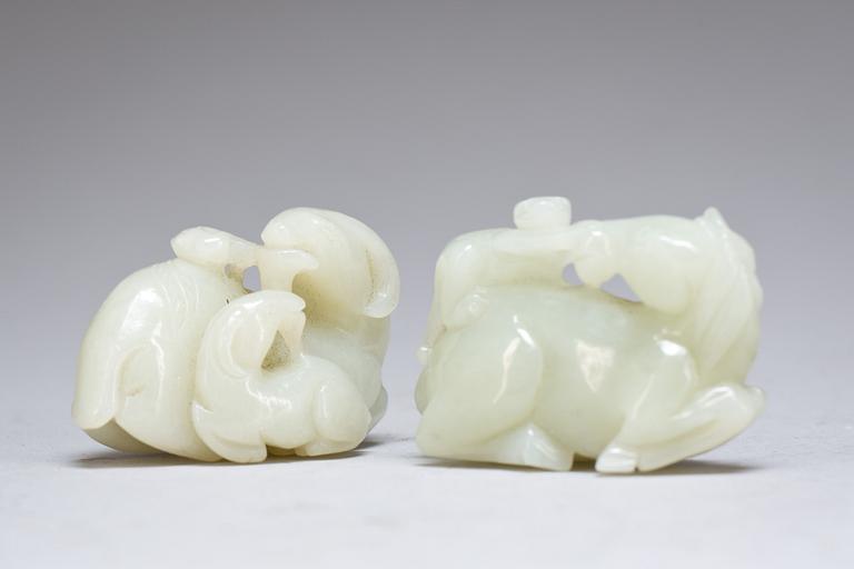 FIGURINER, 2 st, nefrit, Kina.