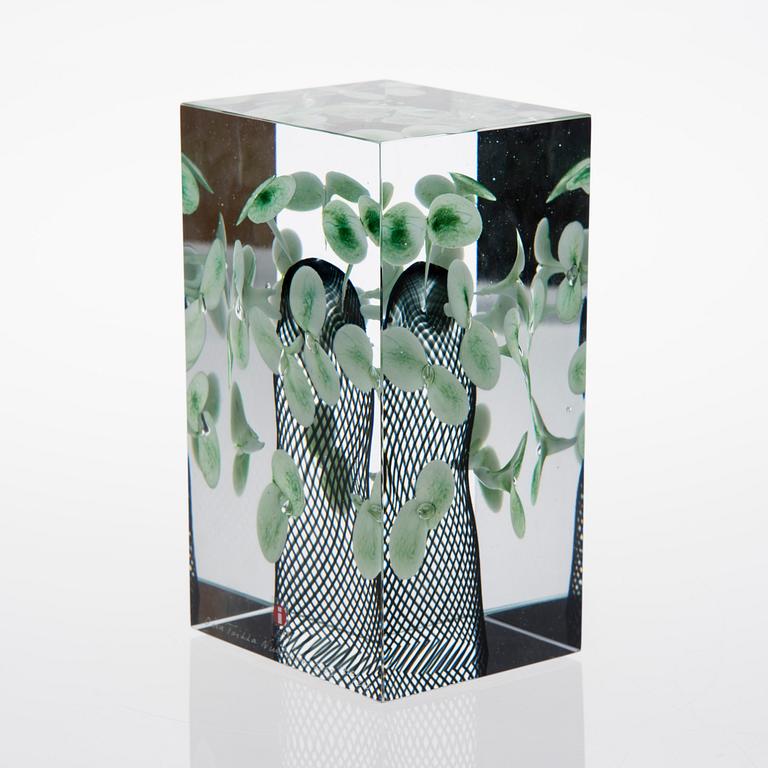 OIVA TOIKKA, GLASS CUBE. Signed Oiva Toikka, Nuutajärvi 110/200, 2008.