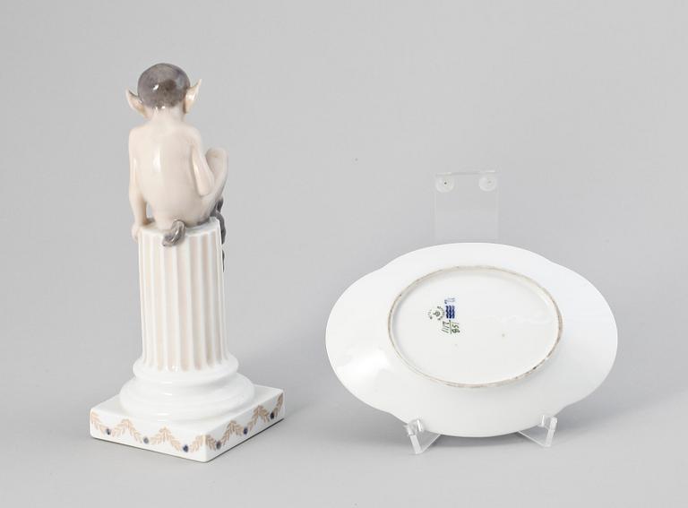 FIGURIN och FAT, porslin, Royal Copenhagen, Danmark. 1900-tal.