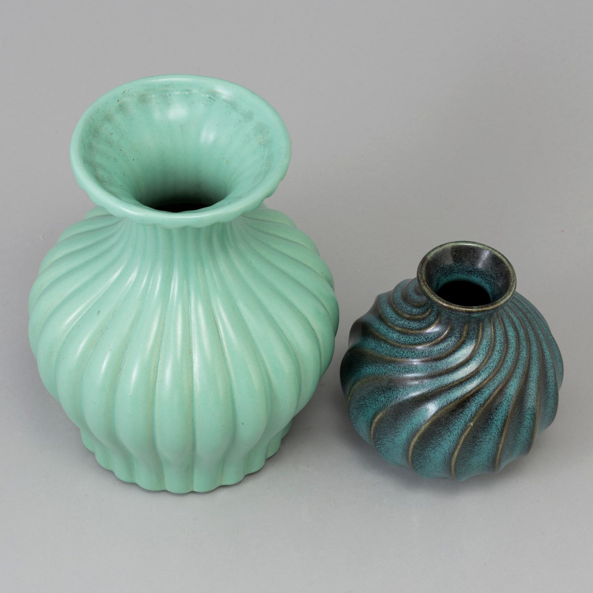 Two Ewald Dahlskog 
faience vases from Bo Fajans, Gefle, 1930s / 40s.