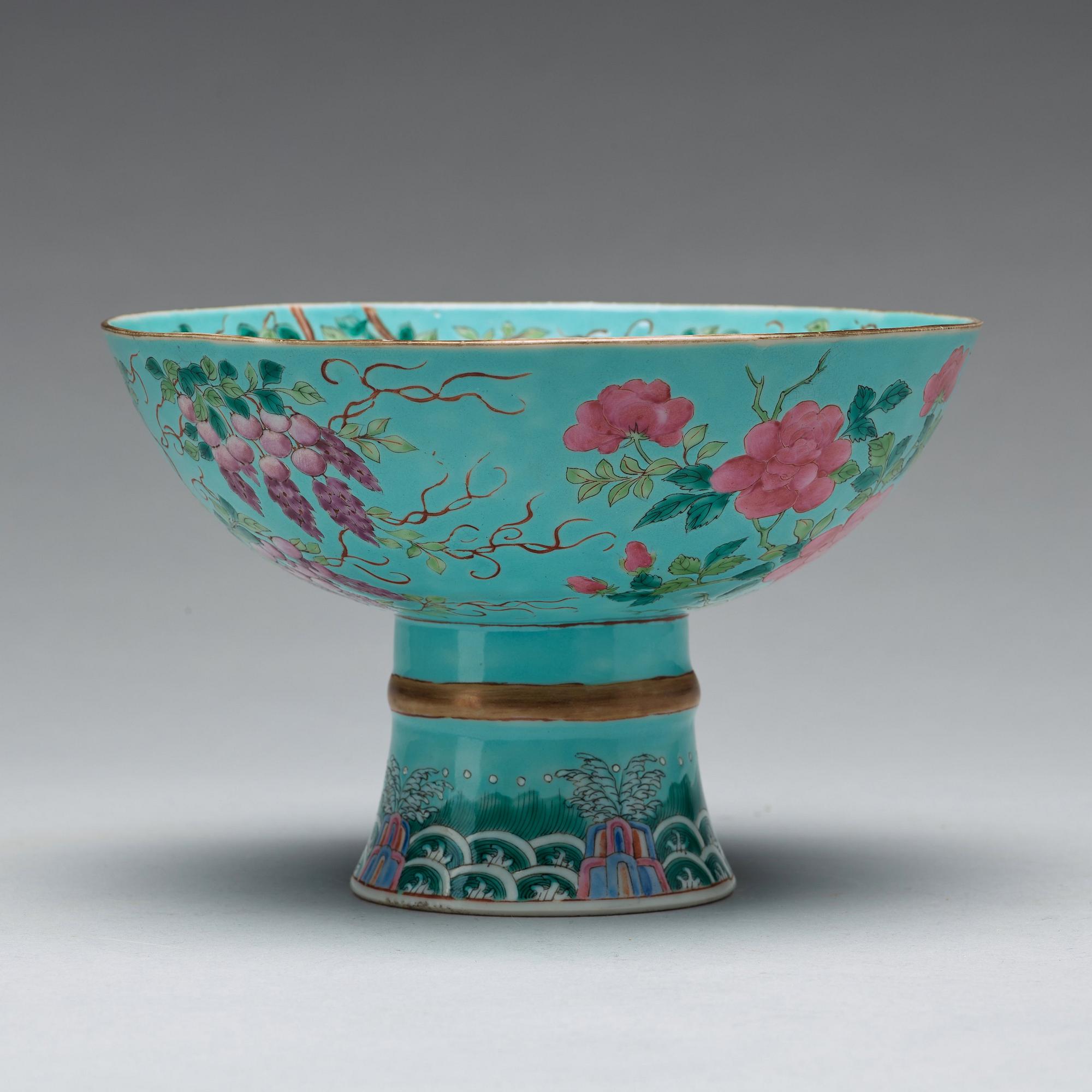 STEMCUP, porslin. Qingdynastin, omkring 1900.