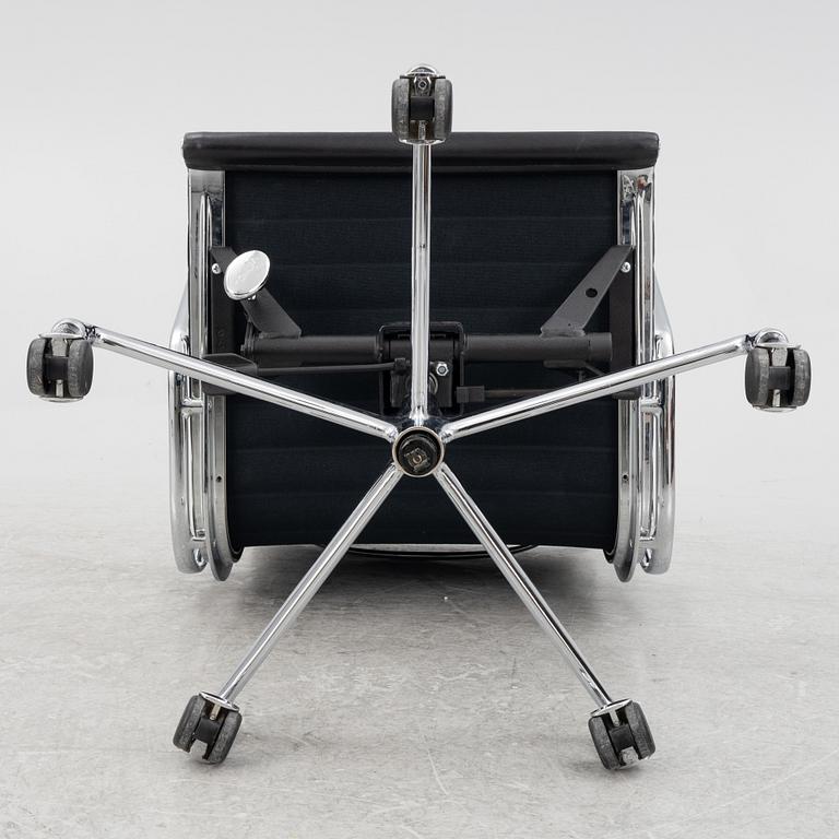 Charles & Ray Eames, an office swiwel chair, "EA117", Vitra.