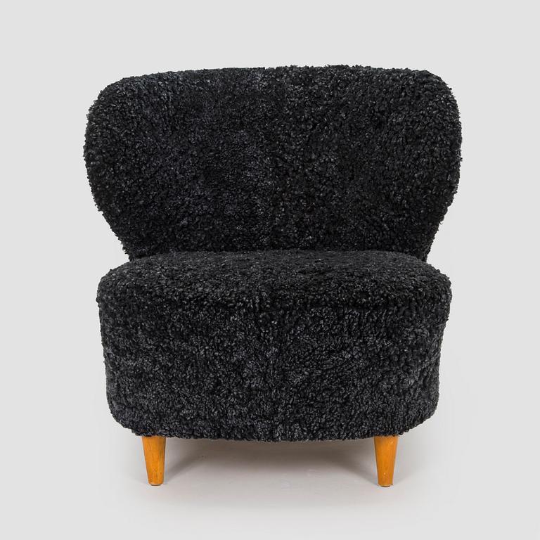 A mid-20th century armchair.