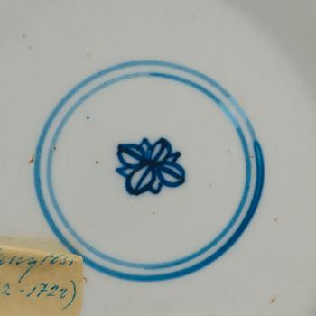 A blue and white charger, Qing dynasty, Kangxi (1662-1722).