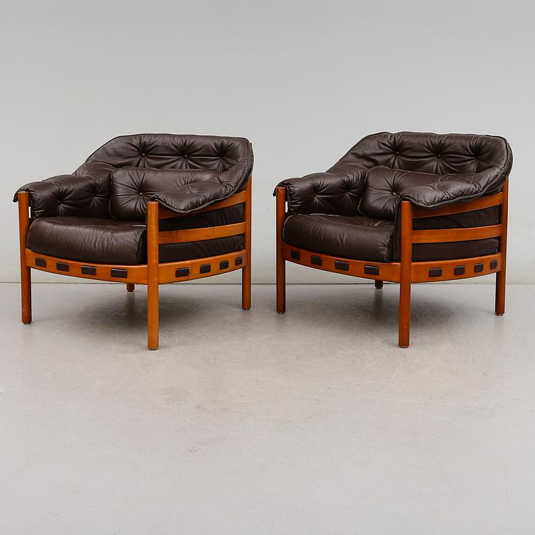 FÅTÖLJER, 1 par, 1900-talets andra hälft.