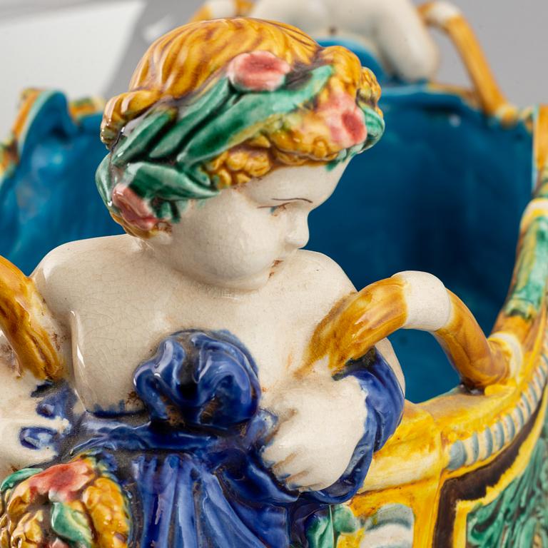 A circa 1900 majolica jardinière.