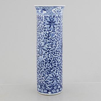 Vas, porslin, sen Qingdynasti, omkring 1900.