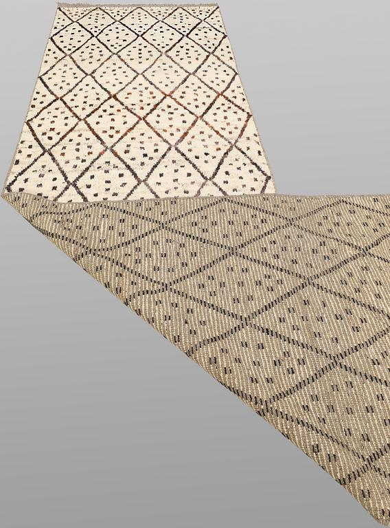 Gallerimatta, Marocko, ca 381 x 100 cm.