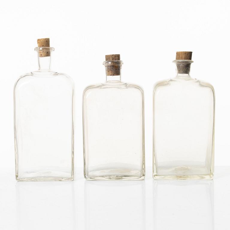 Casket with bottles, 19th century.