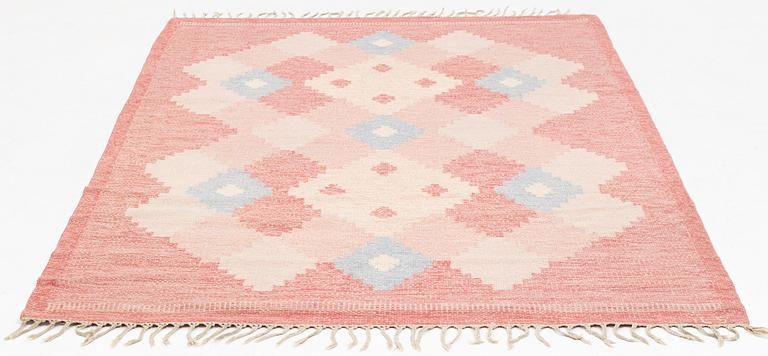 A flat wave rug, signed ILS, Alestalon Mattokutomo, Kauhava, Finland, c. 226 x 167 cm.